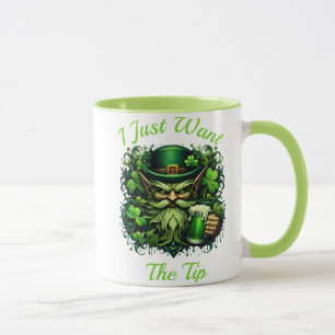 Whimsisk leprechaun som dricker ett frothy öl mugg