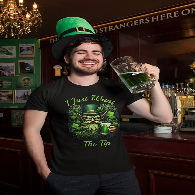 Whimsisk leprechaun som dricker ett frothy öl t shirt (Skapare uppladdad)