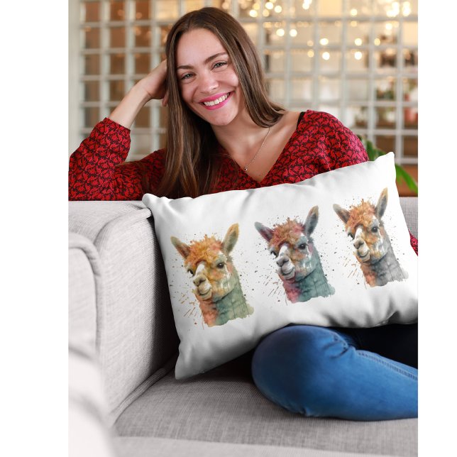 Whimsiska akvarellalpackor lumbarkudde (Skapare uppladdad)