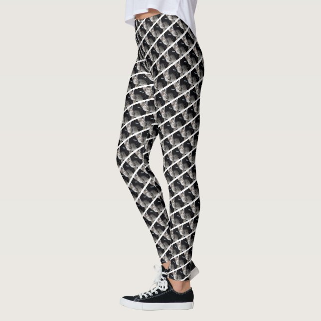 "Whiskers of Trouble: The Mischievous Tabby Kitten Leggings (Vänster)