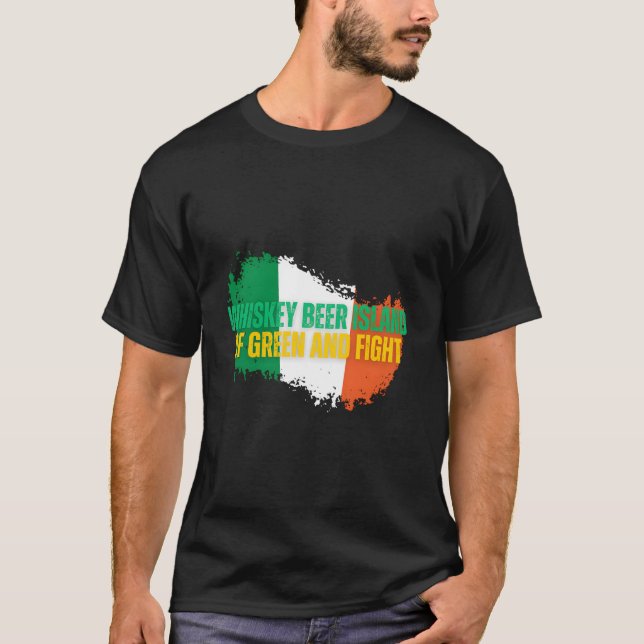 Whiskey Beer Island of Grönt and Fight St Patrick' T Shirt (Framsida)