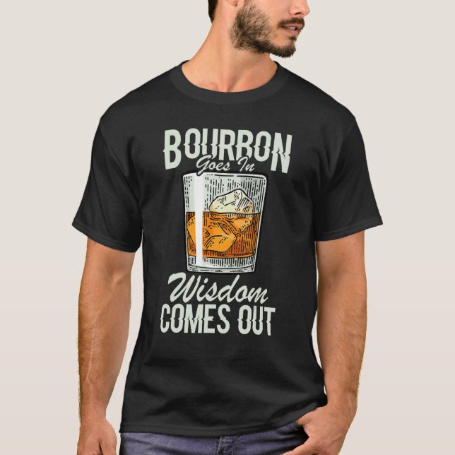Whiskey Bourbon Goes in Wisdom kommer ut T Shirt (Framsida)