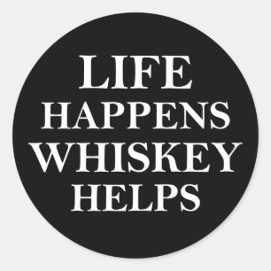 Whiskey hjälper ord med lustig alkohol runt klistermärke