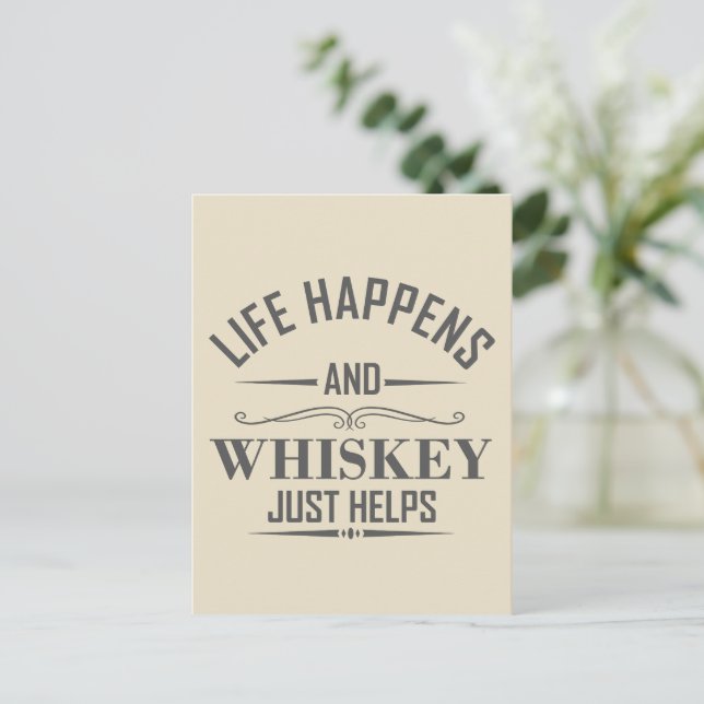 Whiskey hjälper roliga dricksalkohol-säganden vykort (Stående Fram)