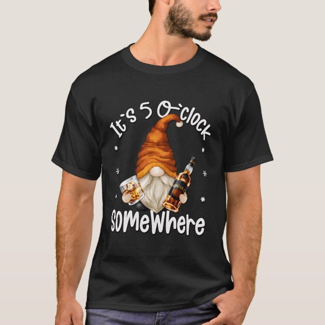 Whiskey Pappa Gnome citerar sitt 5 o Clock någonst T Shirt (Framsida)