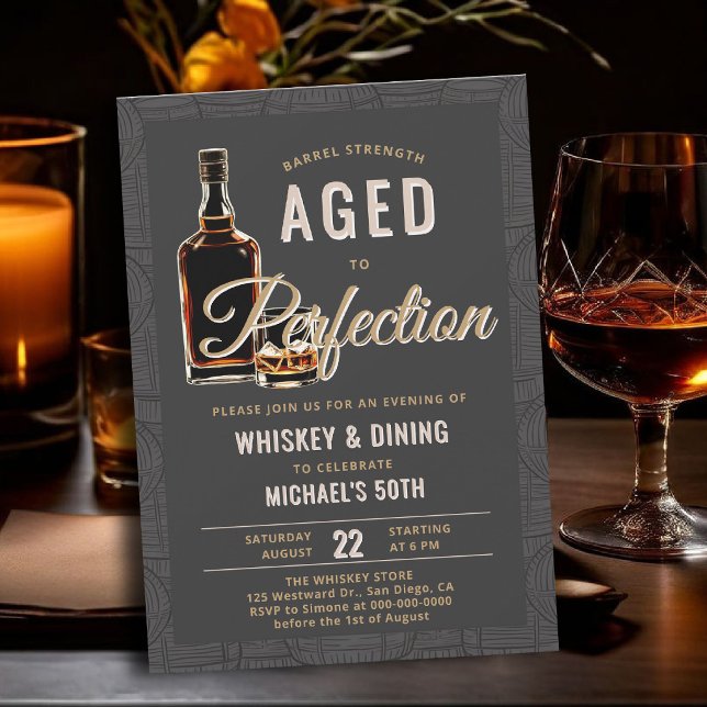 Whiskey Perfektion Modern Elegant 50-årsdag Inbjudningar (whiskey birthday invitation for him 50th bourbon aged to perfection black gold elegant template)
