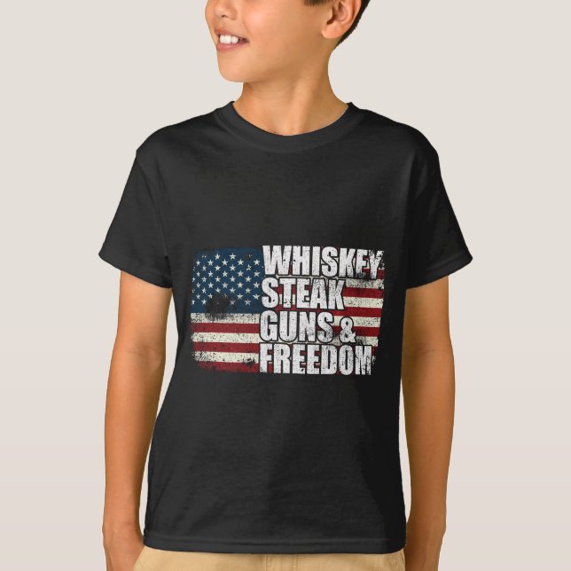 Whiskey Steak Guns and Freedom - Patriotic Flagga  T Shirt (Framsida)