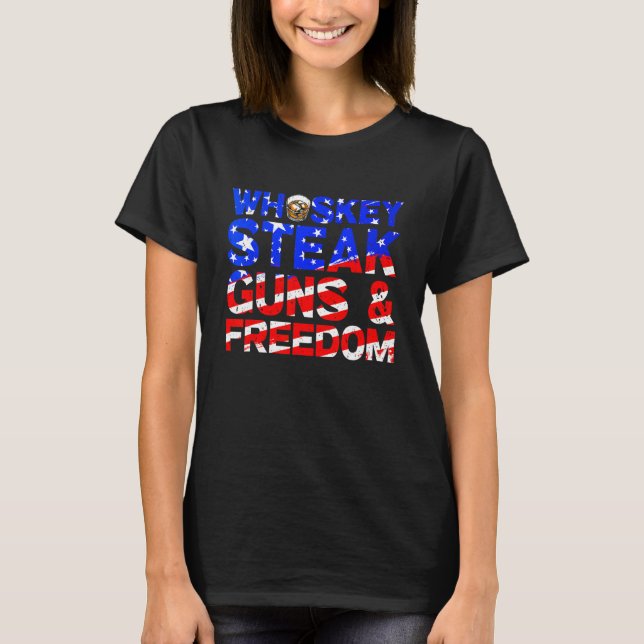 Whiskey Steak Guns and Freedom Retro US Flagga 4th T Shirt (Framsida)