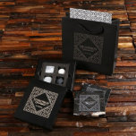 Whiskey Stones & Gift Box Set med Marble Underlägg<br><div class="desc">Den här presentsatsen innehåller 2 personligers svarta marmorkakor och 4 whiskystenar,  med en keepsakpresentlåda.</div>