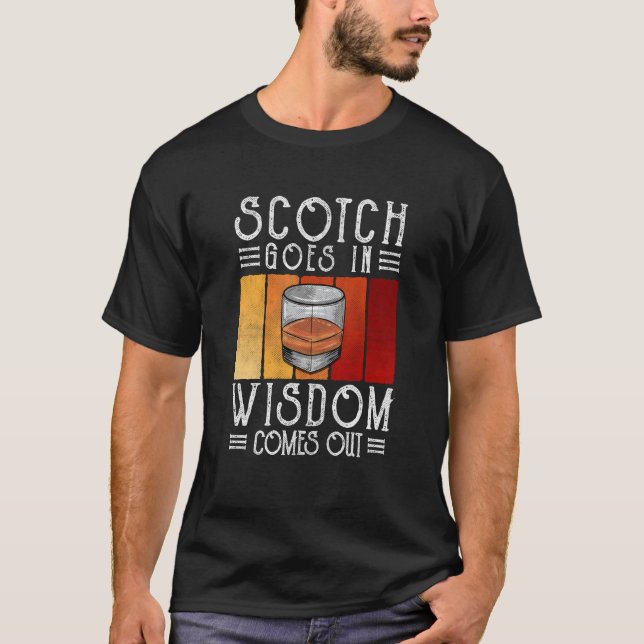 Whisky Scotch Goes In Wisdom Comes Out T Shirt (Framsida)