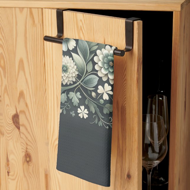 Whispered Clover Knotwork Garden Kökshandduk (Thirds Fold)