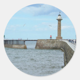 Whitby i North Yorkshire, England. Runt Klistermärke