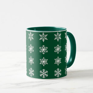 White 3-d snöflingor on Mörk Emerald Grönt Mugg