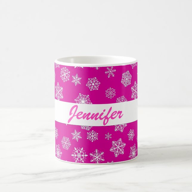 White 3-d Snöflingor på Fuchsia Rosa Background Kaffemugg (Center)