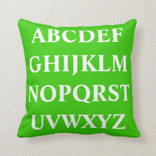 WHITE ALPHABET på gröntens släta kuddar