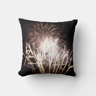 White and Guld Fireworks I Patriotic Firande Kudde
