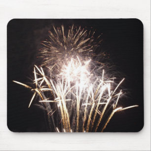White and Guld Fireworks I Patriotic Firande Musmatta