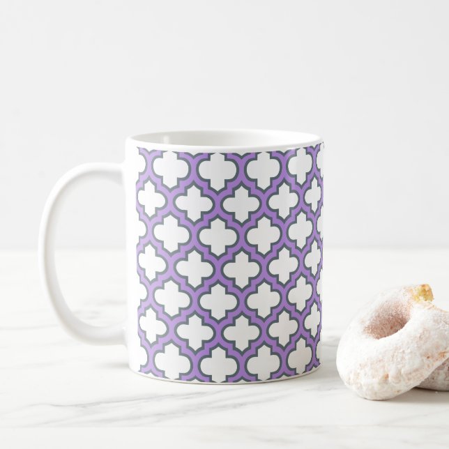 White and Lila Trellis, Lattice, Quatrefoil Kaffemugg (Med munk)