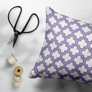 White and Lila Trellis, Lattice, Quatrefoil Prydnadskudde