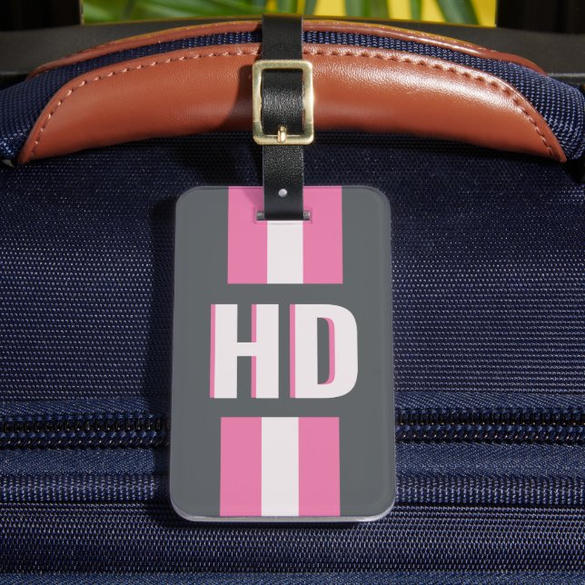 White and Pink striped Shadow Monogram bridesmaid Bagagebricka (Framsida Insitu 2)