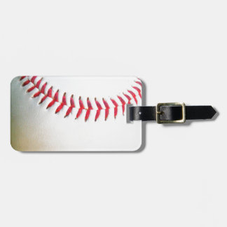 White Baseball med röd slitning Bagagebricka
