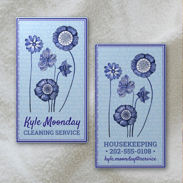 White & blåa blommor ❊ Maid & Household Blommigt Visitkort (Skapare uppladdad)