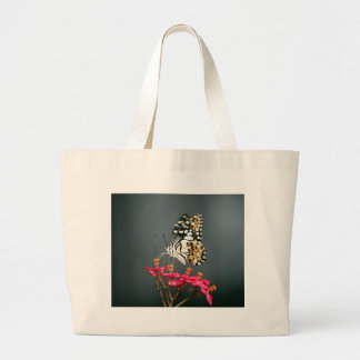 White Black and Gult Butterfly on Rosa Flowers Jumbo Tygkasse