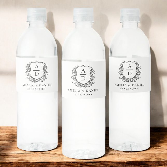 White Black Monogram Bröllop Blommigt Vapensköld Vattenflaskor Etikett (Skapare uppladdad)