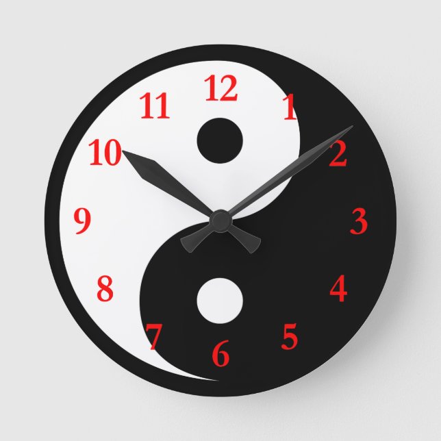 White Black Yin Yang Symbol med Röda siffror Rund Klocka (Framsida)