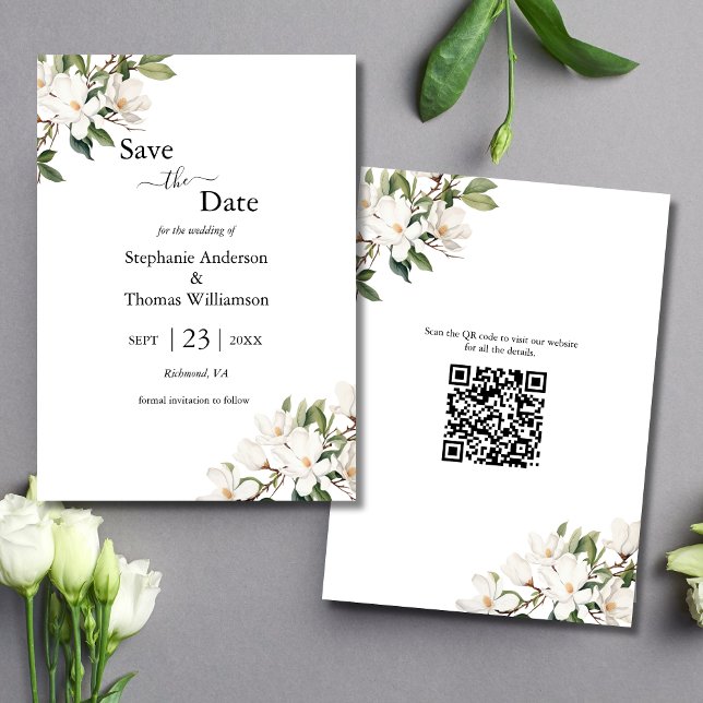 White Blommigt Magnolias Greenery QR kod Bröllop Spara Datumet (Elegant Classic White Magnolia Floral Greenery QR code Wedding Save the Date Card)
