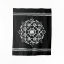 White Blommigt Mandala Black Background