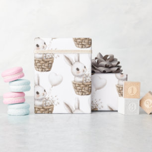 White Bunny Hearts i en Basket Baby Shower Presentpapper