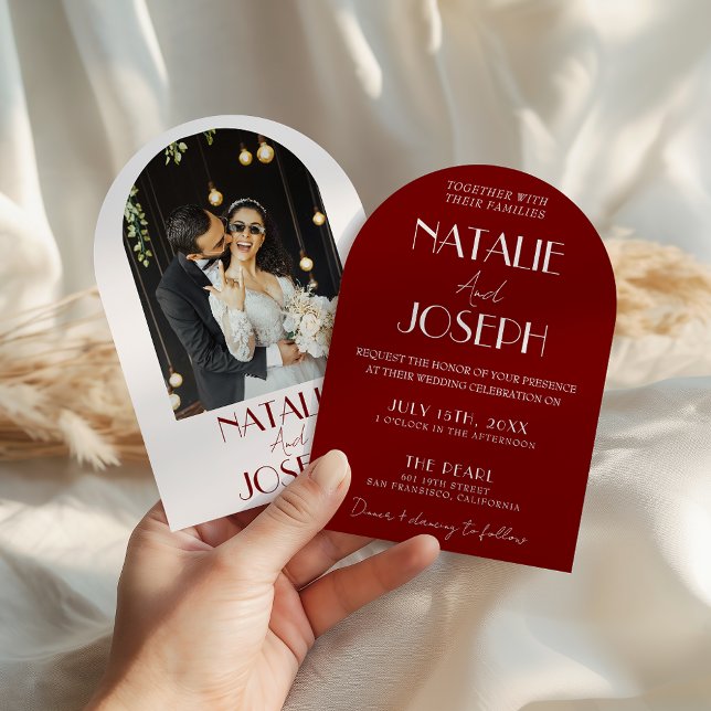 White Burgundy Minimalist Photo Arched Wedding Inbjudningar (Skapare uppladdad)