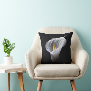 White Calla Lily On Black Kudde