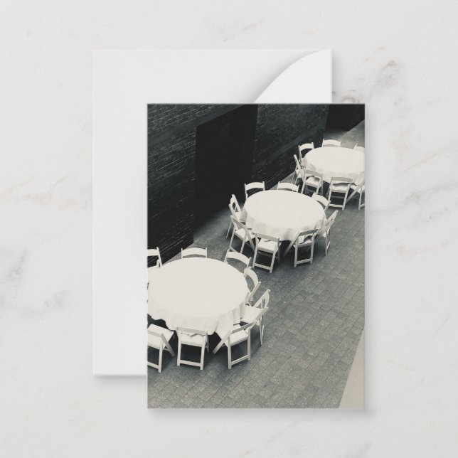 White Chairs and Tables Photo Anteckningskort (Framsida)