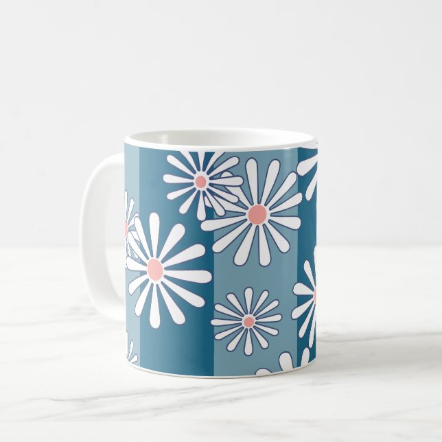 White chamomile flowers on striped blue background kaffemugg (Framsida vänster)