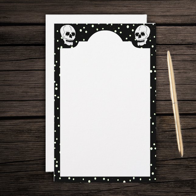 White Classic Skull Halloween Goth Brevpapper (White skulls on black with white polka dots border on white spooky stationery writing paper.)
