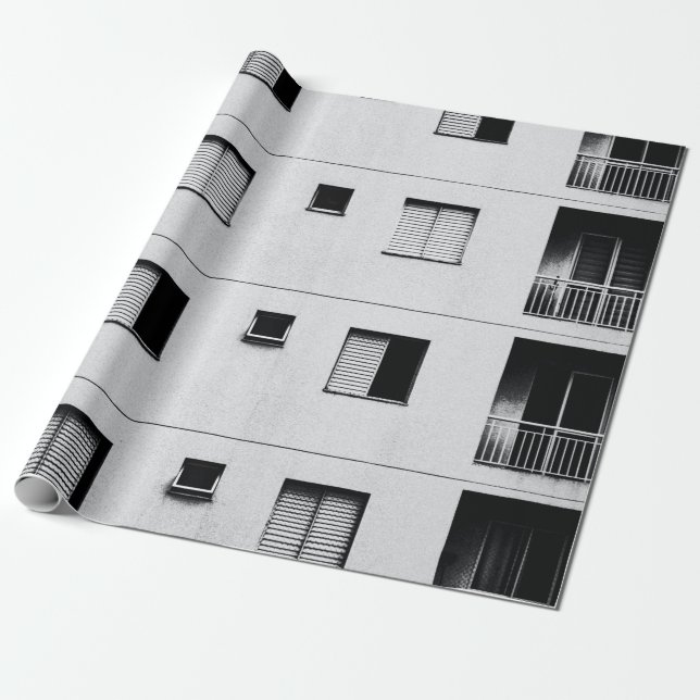 White concrete building presentpapper (Utrullad)