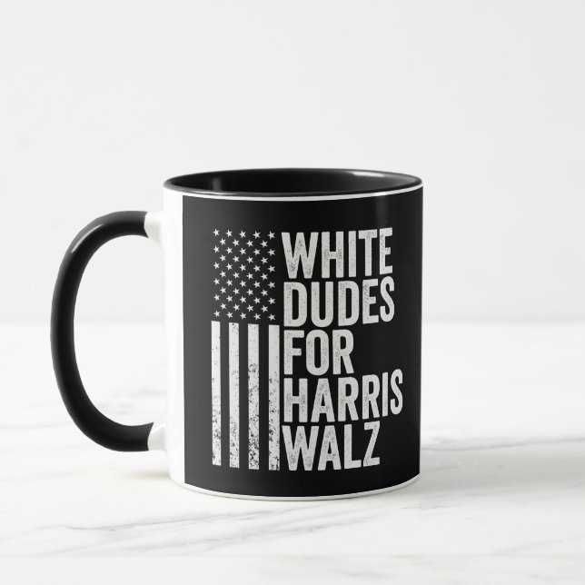 White Dudes for Harris Walz American Flagga Val Mugg (Vänster)