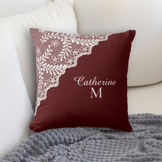 White Eyelet Snöre Maroon Red Monogram Kudde (Skapare uppladdad)