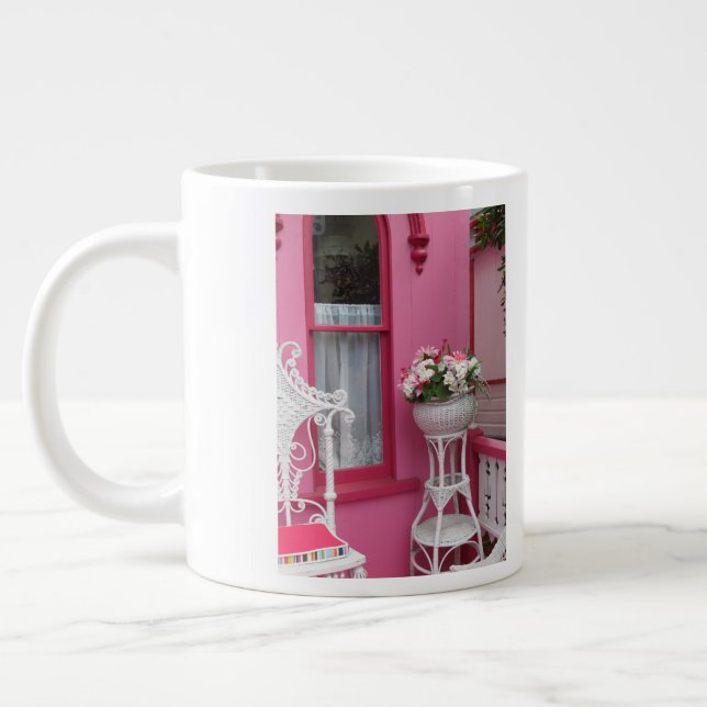 White Flower Basket på Rosa - Martha's Vineyard Jumbo Mugg (Vänster)