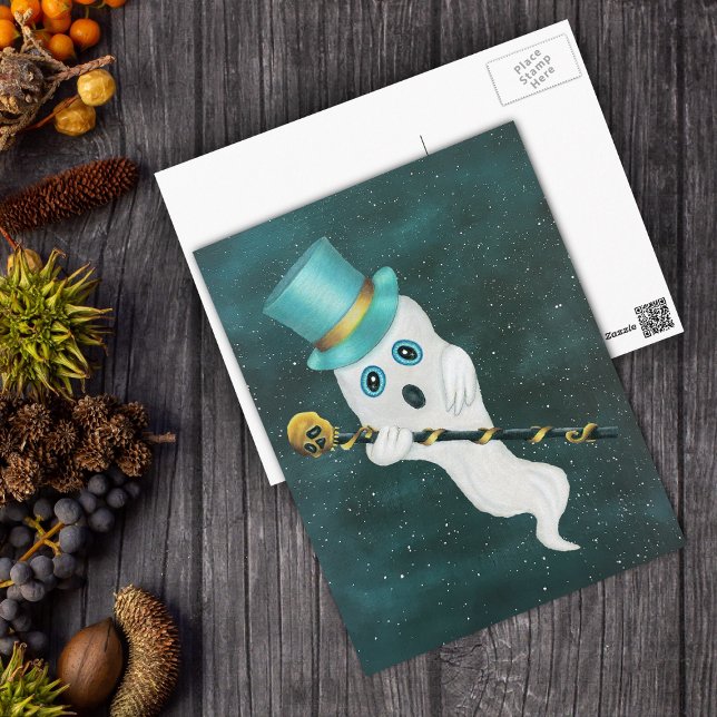 White Flytande Ghost i Himlar Top hat Skull Käpp Vykort (Silly ghost wearing blue top hat with gold skull cane on misty blue night sky with stars postcard.)