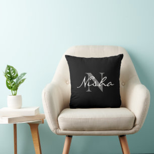 White Grått Monogram Namn Black Kudde