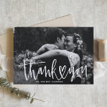 White Hand Lettering med Heart Bröllop Tack Kort<br><div class="desc">Skicka tack till familj och vänner med det här tackkortet. Den har vitt handskript med hjärtaccentövertäckning. Det här fototackkortet är perfekt för bröllop,  studenten och så mycket mer. Anpassa genom att lägga till foto och information. Välj mellan de många olika pappra typerna för att bättre kunna kostym dina behov.</div>