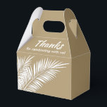 White Handflatan på Guld Gable Party Favor Boxes Presentaskar<br><div class="desc">Parti-favoritrutor med vita handflatan-framkanter på guld-bakgrunden. Perfekt för firande,  födelsedagsfest,  möhippa,  förlovningsfest,  pension party,  bröllop och annat. Klicka på CUSTOMIZE om du vill ändra bakgrunden till färg,  typsnitt och lägga till text. Se inbjudningar och MATCHING-objekt i vår butik —> http://bit.ly/2UyWIVj <—</div>