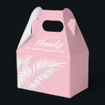 White Handflatan på Rosa Gable Party Favor Boxes Presentaskar<br><div class="desc">Parti-favoritrutor med vita handflatan-framkanter på en rosa bakgrund. Perfekt för firande,  födelsedagsfest,  möhippa,  förlovningsfest,  pension party,  bröllop och annat. Klicka på CUSTOMIZE om du vill ändra bakgrunden till färg,  typsnitt och lägga till text. Se inbjudningar och MATCHING-objekt i vår butik —> http://bit.ly/2UyWIVj <—</div>