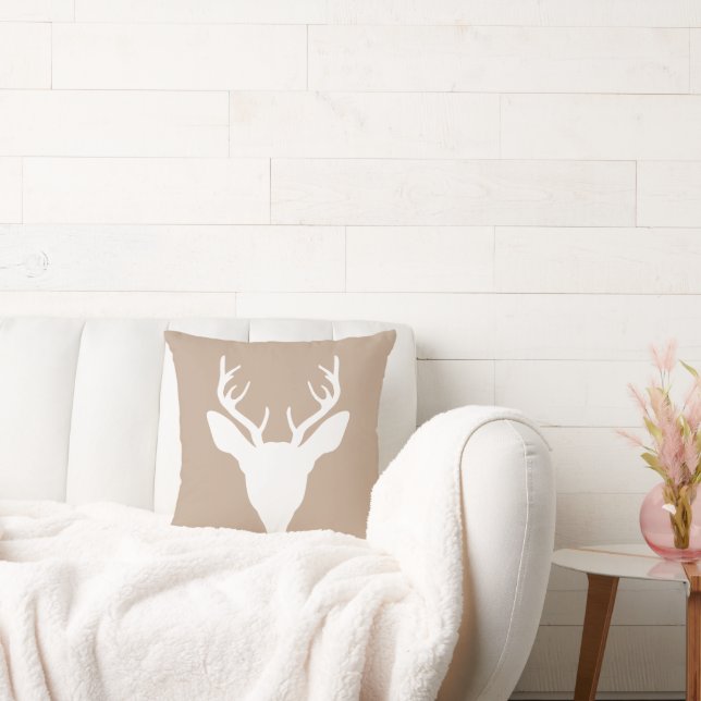 White Hjort Head Silhouette On Beige Kudde (Soffa)
