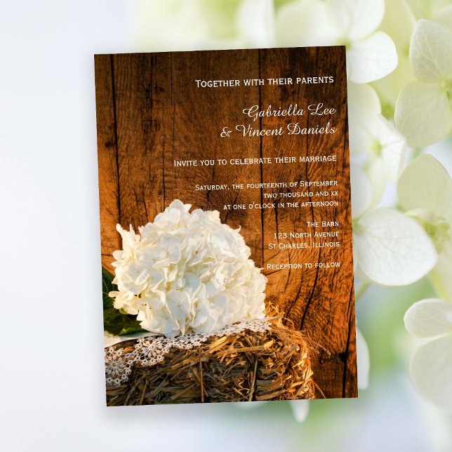White Hydrangea och Barn Wood Landsbyggsbröllop Inbjudningar (Skapare uppladdad)