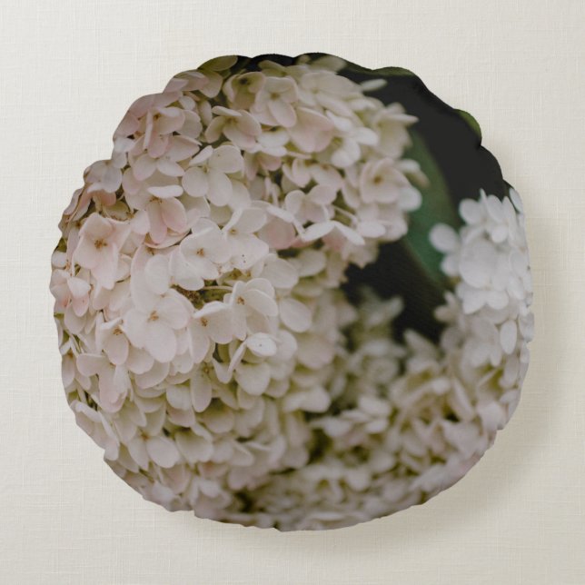 WHITE HYDRANGEAS I BLOOM RUND KUDDE (Framsidan)