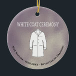 White Jacka Ceremony Physician Doktor Monogrammed Julgransprydnad Keramik<br><div class="desc">Elegant Doktor Physician White Jackar Ceremony Monogrammed för att fira och hedra en läkare eller doktor under utbildning. För att hedra någon måste man hedra snyggten med en passritning där Hippokratisk Oath är skriven mot läkarkåren. Funktioner som ett läkare jackar, namn, datum och fält för läkararbete. Faux antique silver gräns....</div>